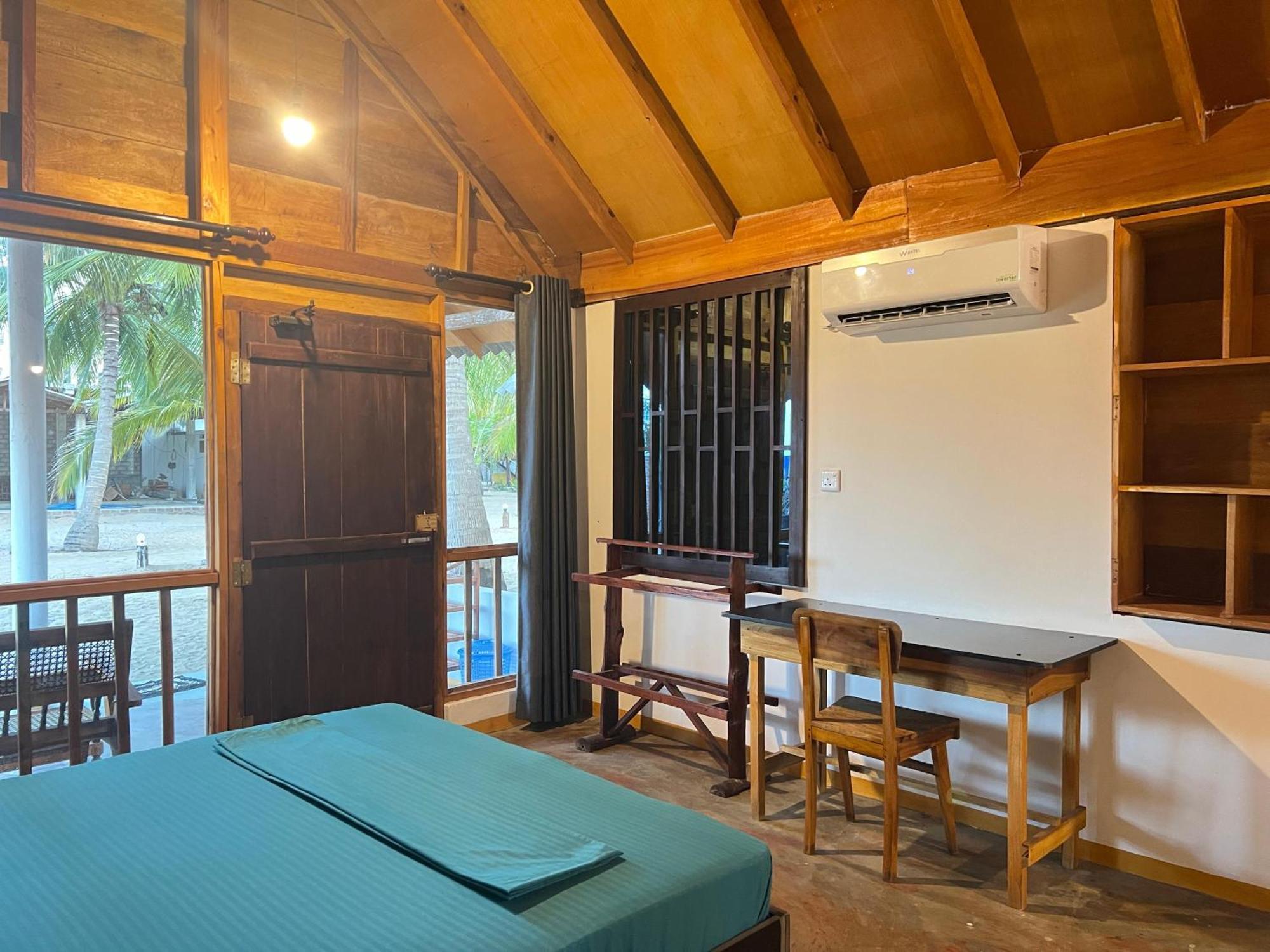 Sand Dune Beach Resort & Surf Camp Arugam Bay Bagian luar foto