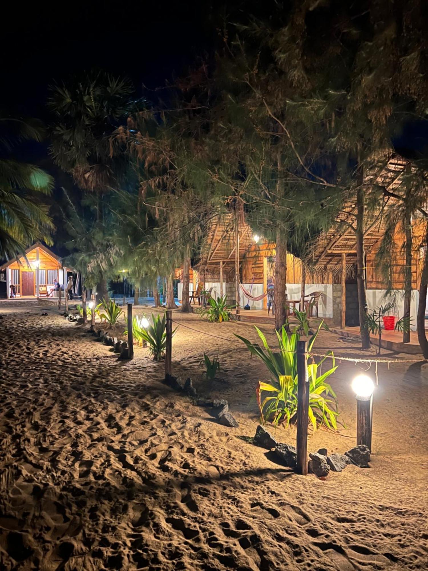 Sand Dune Beach Resort & Surf Camp Arugam Bay Bagian luar foto